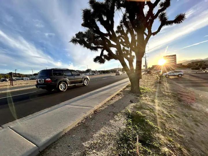 Serene Modern Home Backdoor With Great Wifi, Games, Movies, Patio Seating And Bbq Easy Access To North Joshua Tree National Park In 10 Minutes Twentynine Palms Exteriör bild