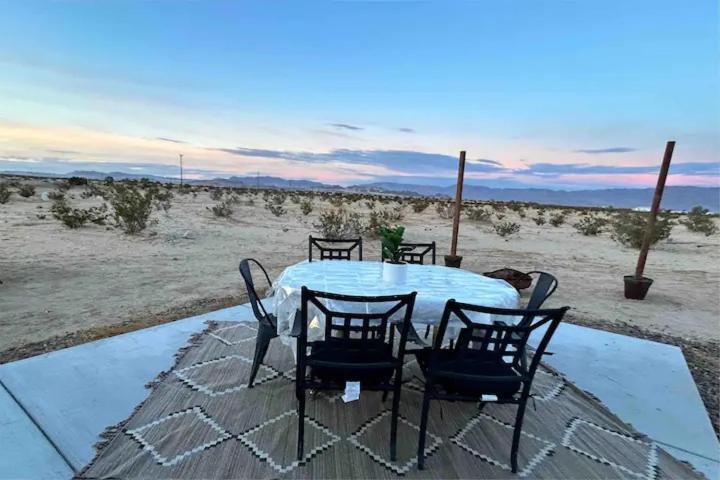 Serene Modern Home Backdoor With Great Wifi, Games, Movies, Patio Seating And Bbq Easy Access To North Joshua Tree National Park In 10 Minutes Twentynine Palms Exteriör bild